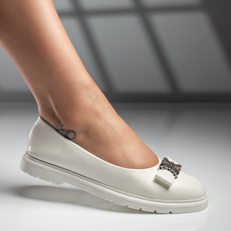 Balerini si Mocasini Dama, Balerini dama cu fundita si accesoriu metalic albi ZLZ11659, elaza.ro