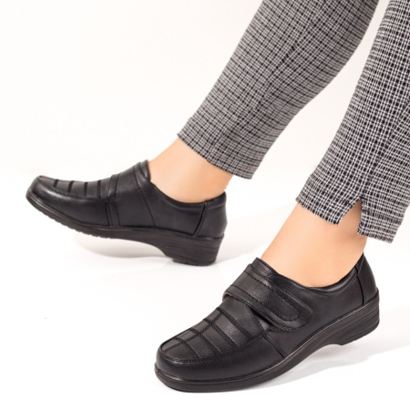 Pantofi casual dama, Pantofi dama casual negri cu inchidere cu scai ZLZ10315, elaza.ro