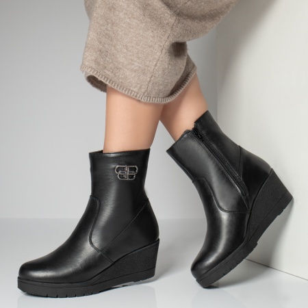 Ghete dama cu platforma si accesoriu metalic negre din Piele naturala ZLZ10655, 2, elaza.ro