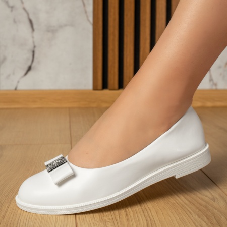 Balerini si Mocasini Dama, Balerini dama cu accesoriu metalic albi ZLZ11013, elaza.ro