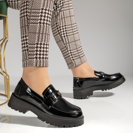 Pantofi casual dama cu accesoriu metalic si aspect lucios negri ZLZ12987, 2, elaza.ro