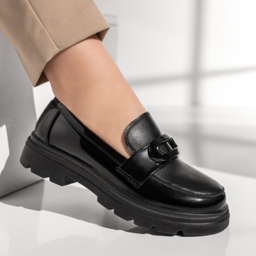 Pantofi casual dama cu accesoriu metalic si aspect lucios negri ZLZ09993, 2, elaza.ro