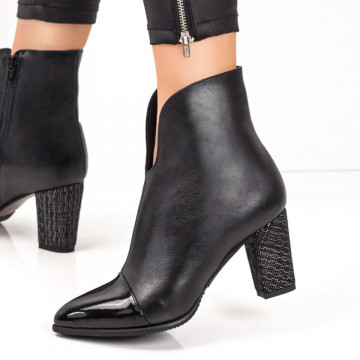 Botine negre dama cu toc si fermoar din Piele naturala si varf cu aspect lacuit ZLZ07304, 1, elaza.ro