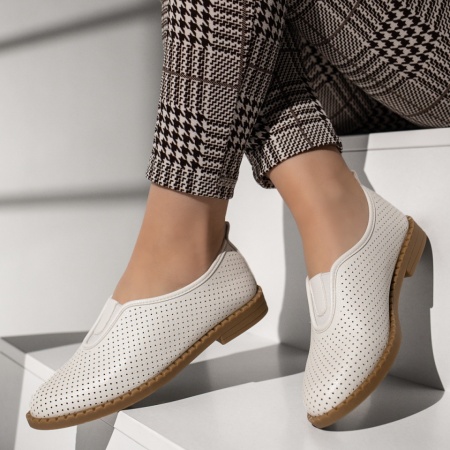 Balerini si Mocasini Dama, Balerini dama cu perforatii albi MOD13364, modlet.ro