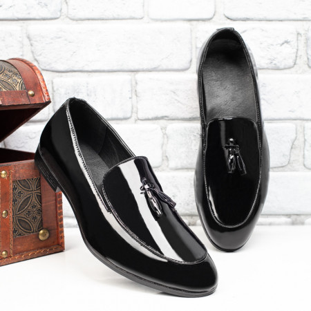 Plateste Jumatate!, Mocasini barbati cu ciucuri negri cu aspect lucios MOD09625, modlet.ro