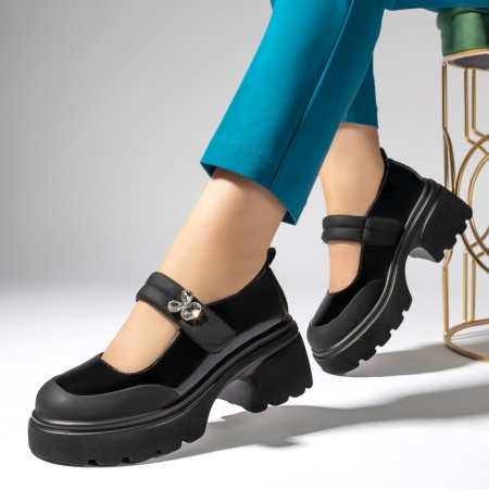 Pantofi casual cu platforma, Pantofi casual dama cu aspect lucios negri MOD13441, modlet.ro