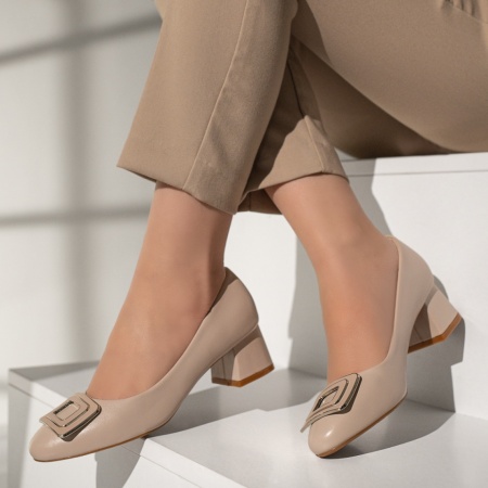 Pantofi dama cu toc si accesoriu decorativ bej MOD12981, 2, modlet.ro