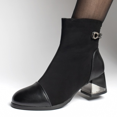 REDUCERI INCALTAMINTE, Botine dama cu toc negre suede si strasuri aplicate MOD10594, modlet.ro