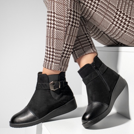 Ghete dama cu insertie de material elastic si catarama negre suede MOD07523, 2, modlet.ro