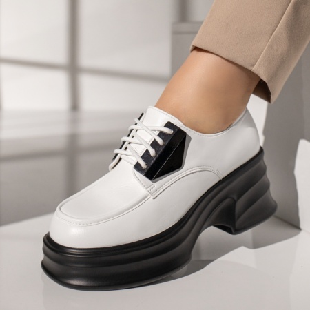 Plateste Jumatate!, Pantofi casual dama albi cu negru si platforma MOD11830, modlet.ro