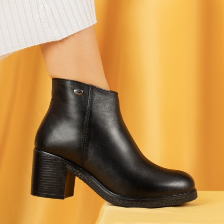 Ghete Dama, Ghete dama cu toc si fermoar negre din Piele naturala MOD05610, modlet.ro