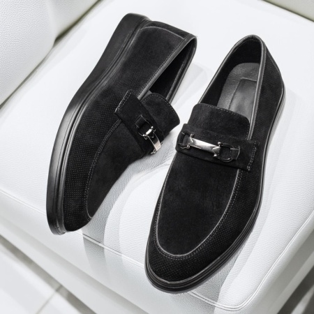 REDUCERI INCALTAMINTE, Mocasini negri suede barbati cu accesoriu metalic MOD11920, modlet.ro