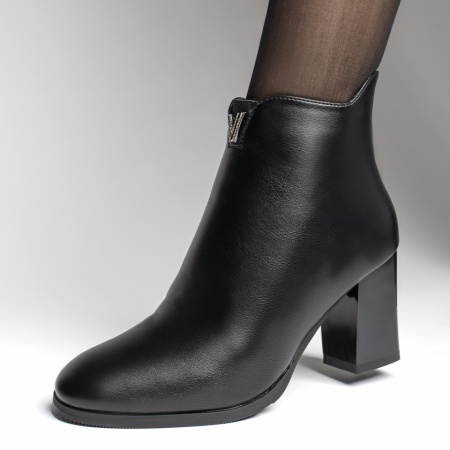 Botine cu toc dama cu fermoar negre MOD06997