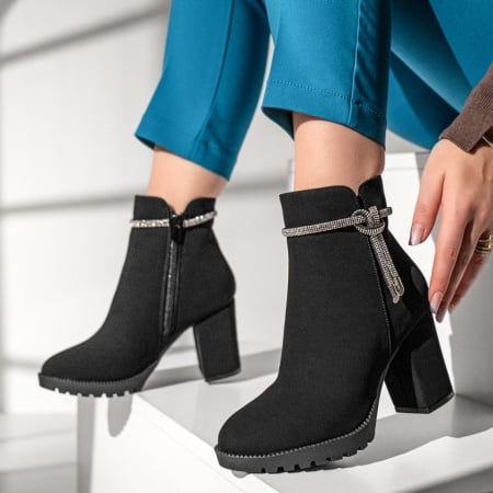 Botine cu Toc, Botine dama cu toc gros si aplicatii cu strasuri negru suede ZEF12823, zeforia.ro