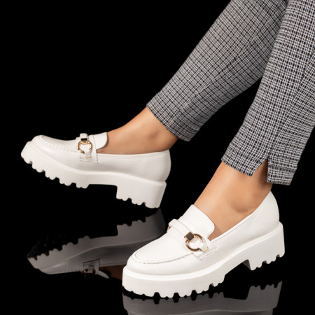 Balerini si Mocasini Dama, Mocasini dama albi cu talpa groasa si aplicatii metalice MOD10055, modlet.ro