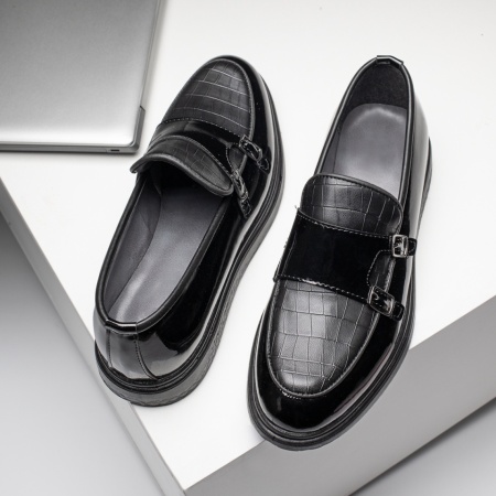 REDUCERI INCALTAMINTE, Mocasini negri barbati cu imprimeu si aspect lucios MOD11682, modlet.ro