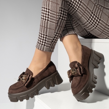 Pantofi casual dama cu accesoriu decorativ maro suede MOD13205, 2, modlet.ro