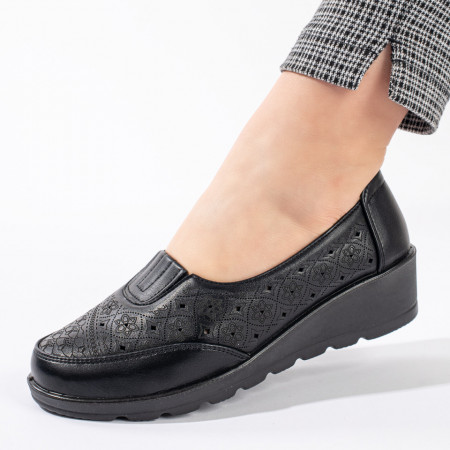 Pantofi casual dama, Pantofi casual dama cu platforma si perforatii negri ZEF11146 - zeforia.ro