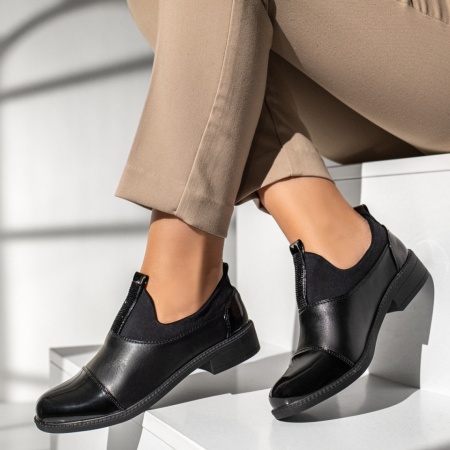 Pantofi casual dama cu strasuri si varf lucios negri MOD10979
