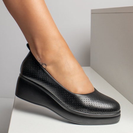 schimbat preturi, Pantofi dama casual cu platforma si perforatii negri MOD11655, modlet.ro