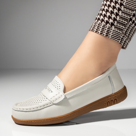 Balerini si Mocasini Dama, Mocasini dama cu perforatii albi din Piele naturala MOD08257, modlet.ro