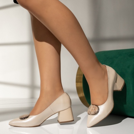 Pantofi dama cu toc gros si accesoriu metalic bej deschis din Piele naturala MOD13956