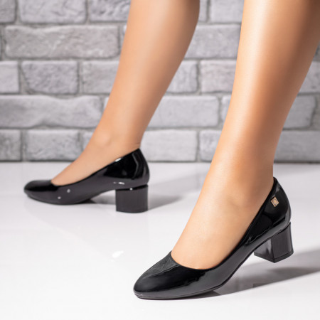 Pantofi cu toc mic dama, Pantofi dama cu toc negri cu aspect lucios ZEF06430 - zeforia.ro
