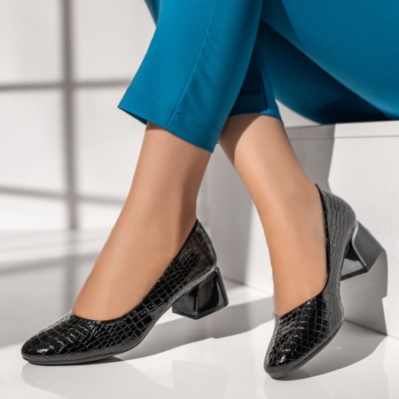 Pantofi dama cu toc si imprimeu negri cu aspect lucios MOD12132, 2, modlet.ro