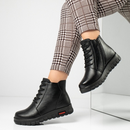 Ghete dama cu talpa groasa si fermoar negre MOD06473