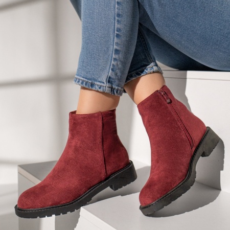 Ghete Dama, Ghete dama cu talpa joasa si fermoar rosu suede MOD12243, modlet.ro