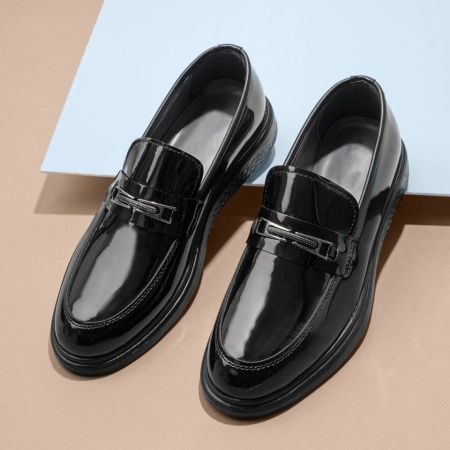 REDUCERI INCALTAMINTE, Mocasini negri barbati cu aspect lucios MOD11680, modlet.ro