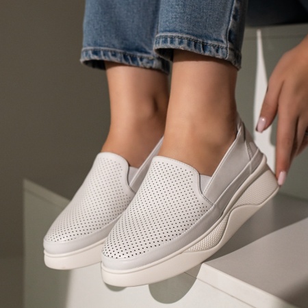 Pantofi casual dama, Pantofi casual dama cu perforatii si talpa groasa albi MOD10955, modlet.ro