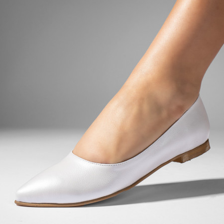 Pantofi cu toc mic dama, Pantofi dama cu toc mic alb sidefat din Piele naturala ZEF06141 - zeforia.ro