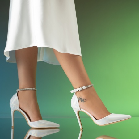 Pantofi dama cu toc subtire si strasuri argintii MOD13915