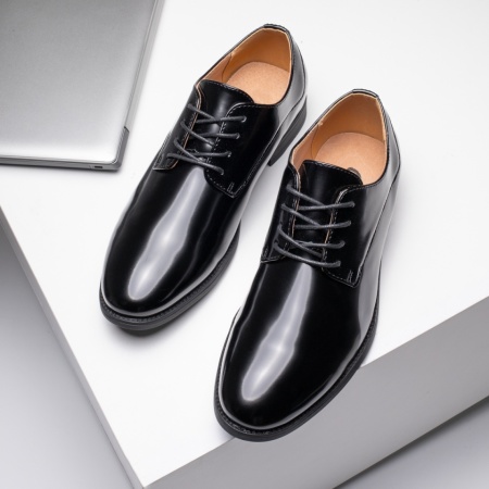 REDUCERI INCALTAMINTE, Pantofi negri cu aspect lucios eleganti barbati MOD11692, modlet.ro