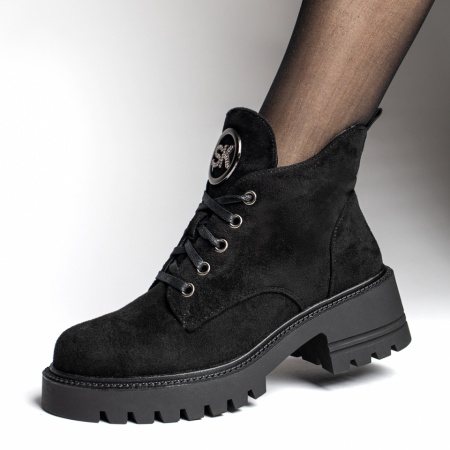 Bocanci dama, Bocanci dama cu siret si accesoriu decorativ negru suede MOD12608, modlet.ro