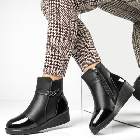 Ghete dama cu platforma si accesoriu decorativ negre MOD14178, 3, modlet.ro