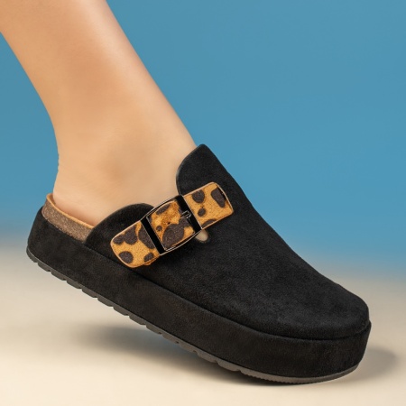 Papuci si slapi dama, Papuci casual dama cu talpa groasa si imprimeu negru suede MOD13446, modlet.ro