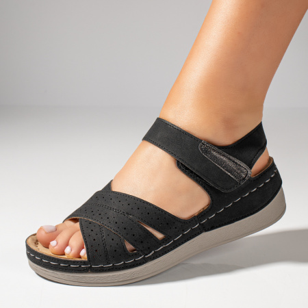 Sandale dama cu platforma si perforatii negre ZEF11581