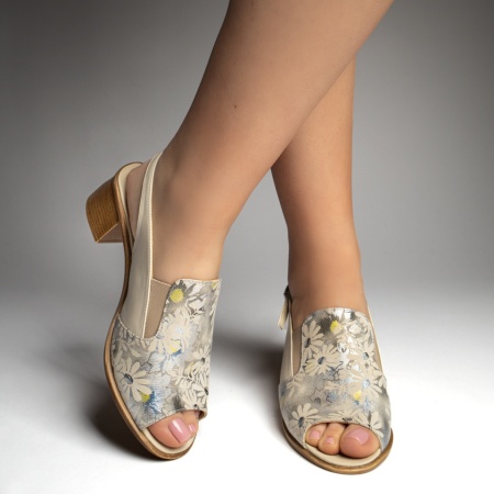 Sandale cu toc, Sandale dama cu toc si model floral bej din Piele naturala MOD13429, modlet.ro