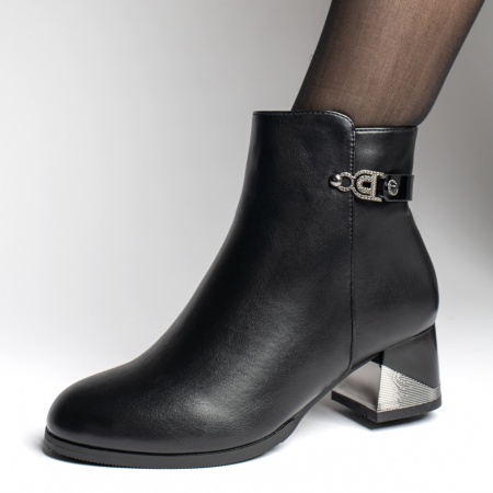 Ghete dama cu toc gros si fermoar negre MOD10593