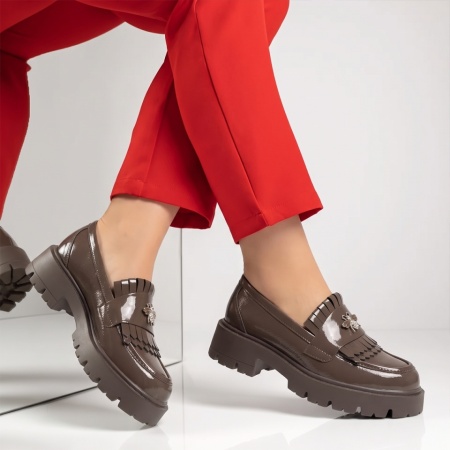 Pantofi casual dama cu accesoriu decorativ, fara siret maro luciosi ANA80, 3, modlet.ro