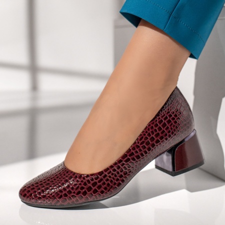 Pantofi dama, Pantofi dama cu toc si imprimeu visinii cu aspect lucios MOD12132, modlet.ro