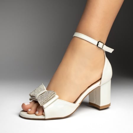 Sandale dama albe cu toc gros si aplicatie cu pietre ZEF13542