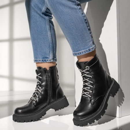 Ghete dama cu talpa groasa si accesorii la spate negre cu alb MOD07147, 2, modlet.ro