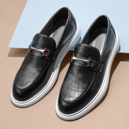 REDUCERI INCALTAMINTE, Mocasini barbati negri cu talpa alba si accesoriu metalic MOD11684, modlet.ro