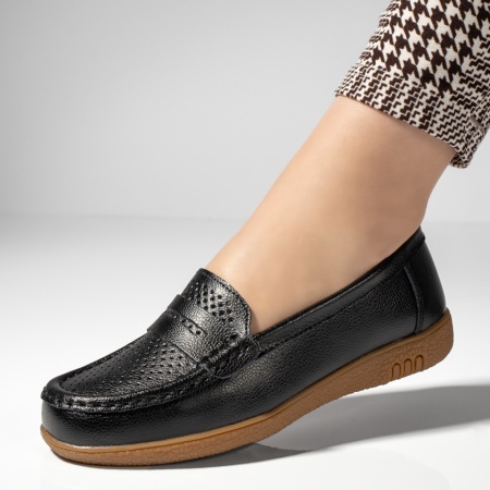 Balerini si Mocasini Dama, Mocasini dama cu perforatii negri din Piele naturala MOD08257, modlet.ro