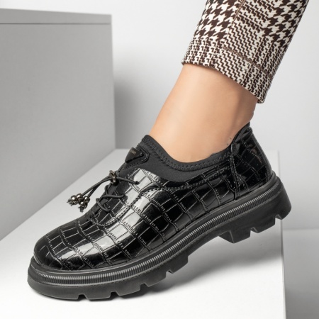 Pantofi casual cu platforma, Pantofi casual dama cu aspect lucios negri MOD10974, modlet.ro