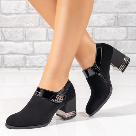 Pantofi dama cu toc si accesoriu metalic negri suede ZEF10600