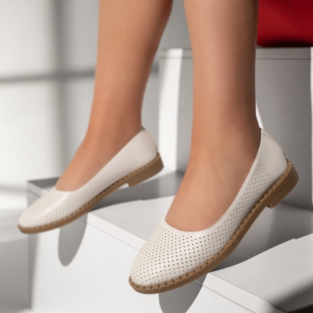Balerini si Mocasini Dama, Balerini dama cu talpa joasa si perforatii albi MOD05786, modlet.ro